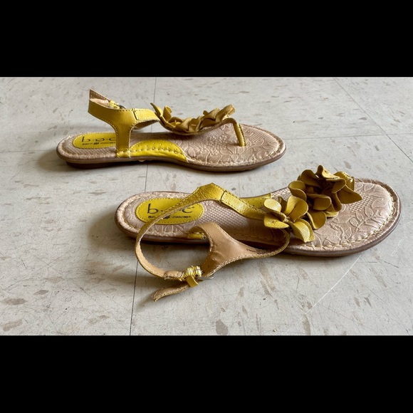 B.o.c.
Born Concept
Yellow flower sandals
Leather upper
Size 8 - Picture 2 of 2